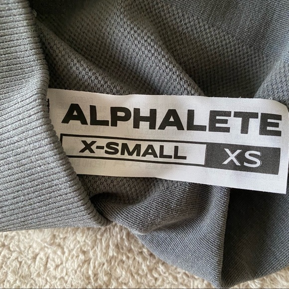 ALPHALETE - Titanium 4.5” Amplify Shorts - XS - Picture 4 of 4
